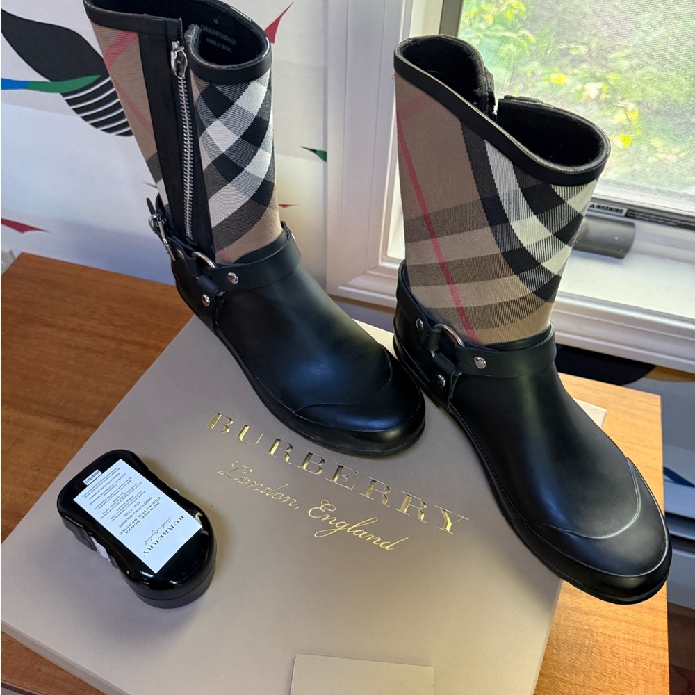 Burberry harness rain boots - Picture 15 of 15